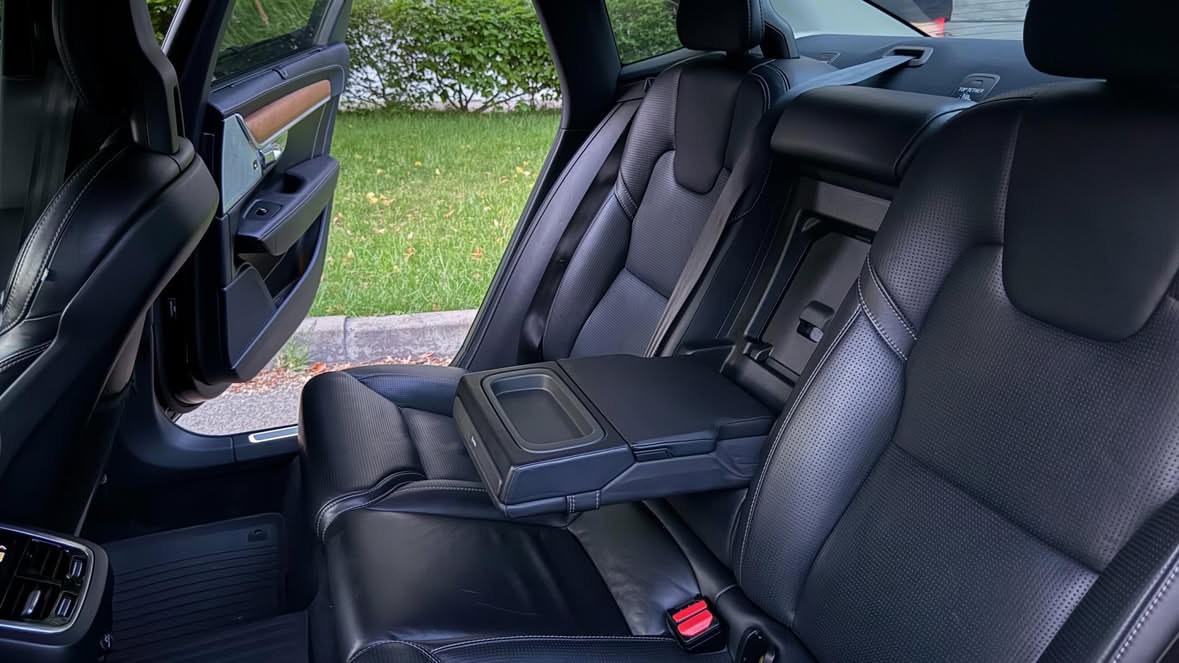 Купити Volvo S90 2.0 бензин 2016 року чорного кольору в Києві