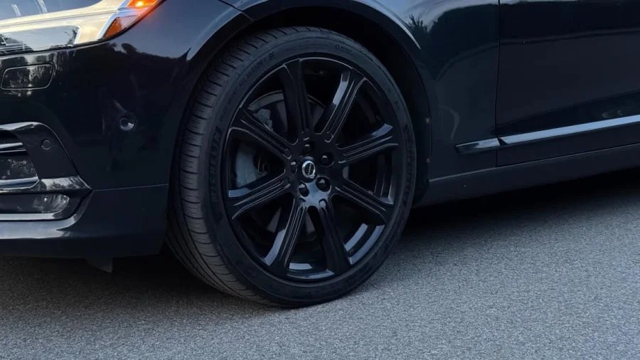 Купити Volvo S90 2.0 бензин 2016 року чорного кольору в Києві