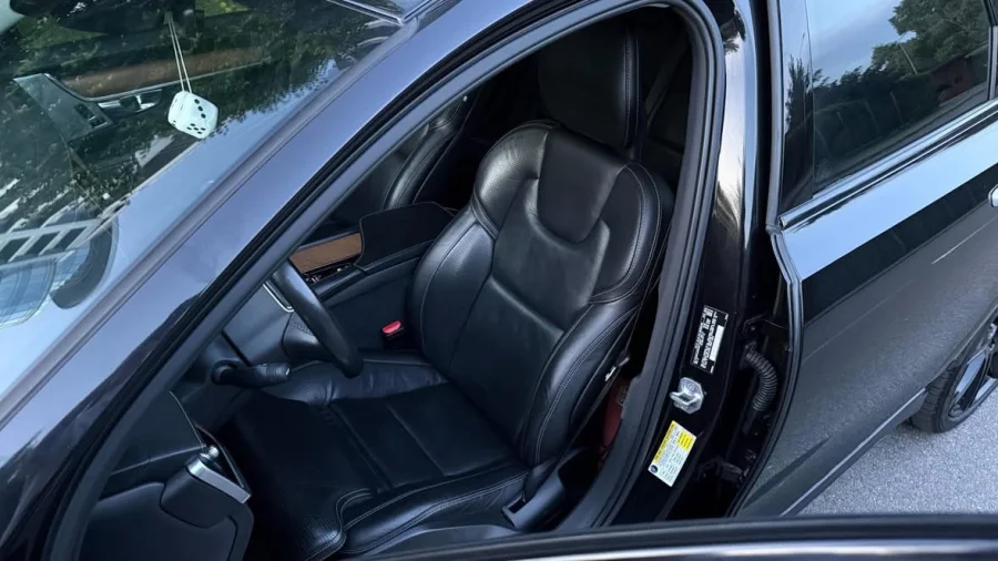 Купити Volvo S90 2.0 бензин 2016 року чорного кольору в Києві
