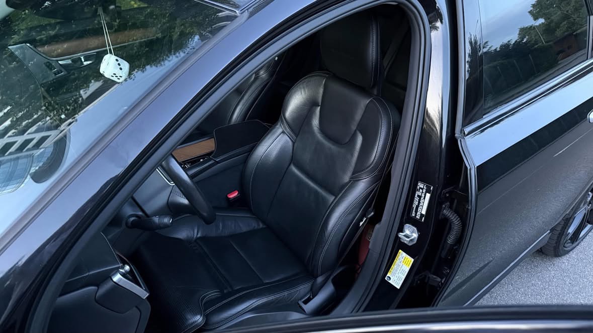 Купити Volvo S90 2.0 бензин 2016 року чорного кольору в Києві