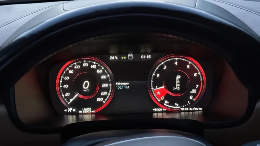 Купити Volvo S90 2.0 бензин 2016 року чорного кольору в Києві