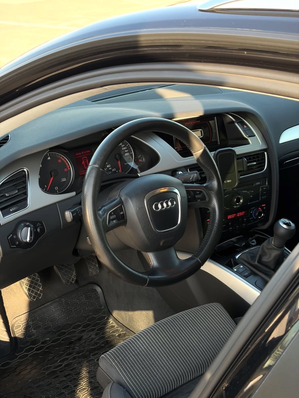 Купити Audi A4 2.0 дизель 2009 року чорного кольору в Варшаві