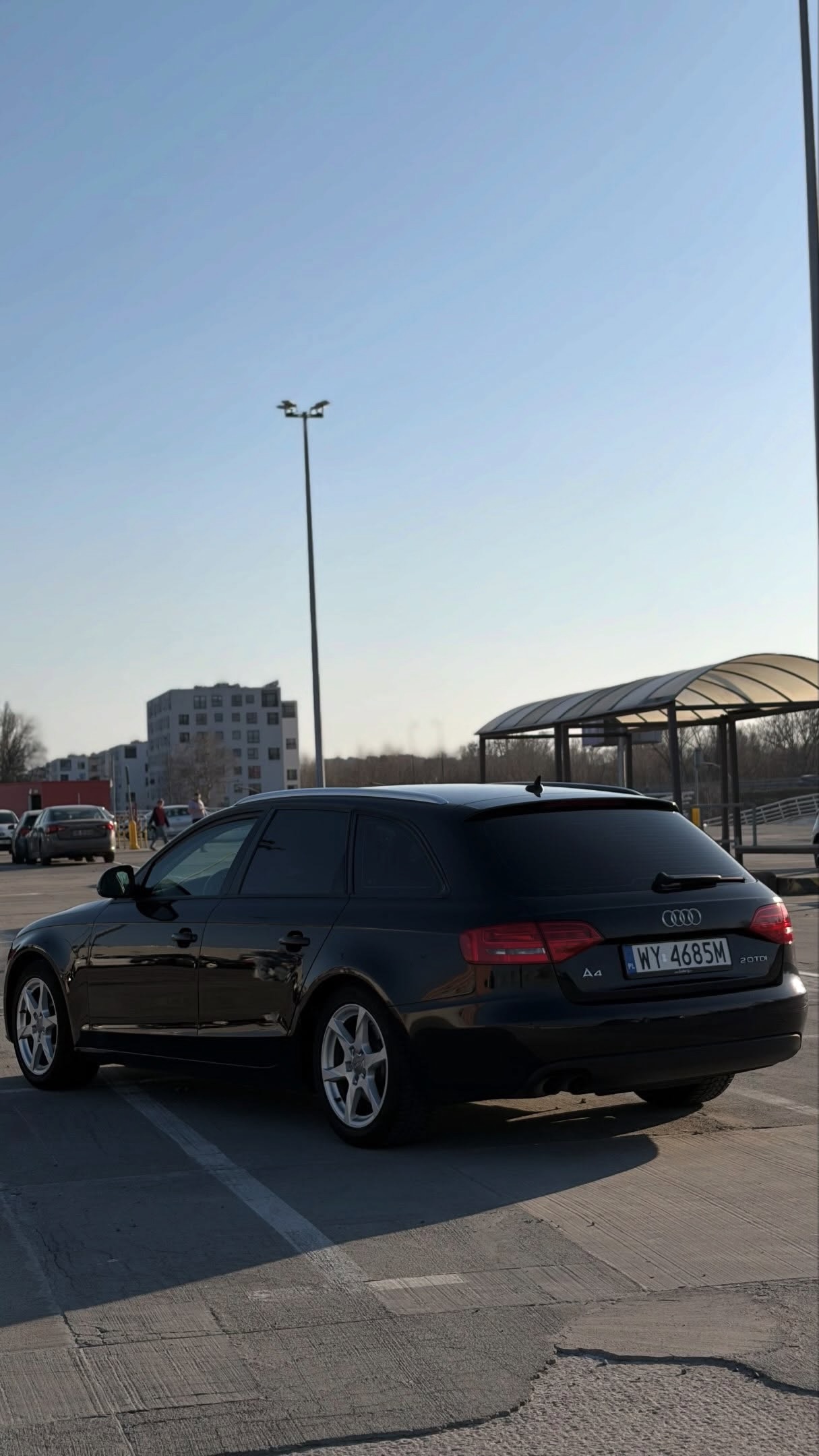 Купити Audi A4 2.0 дизель 2009 року чорного кольору в Варшаві