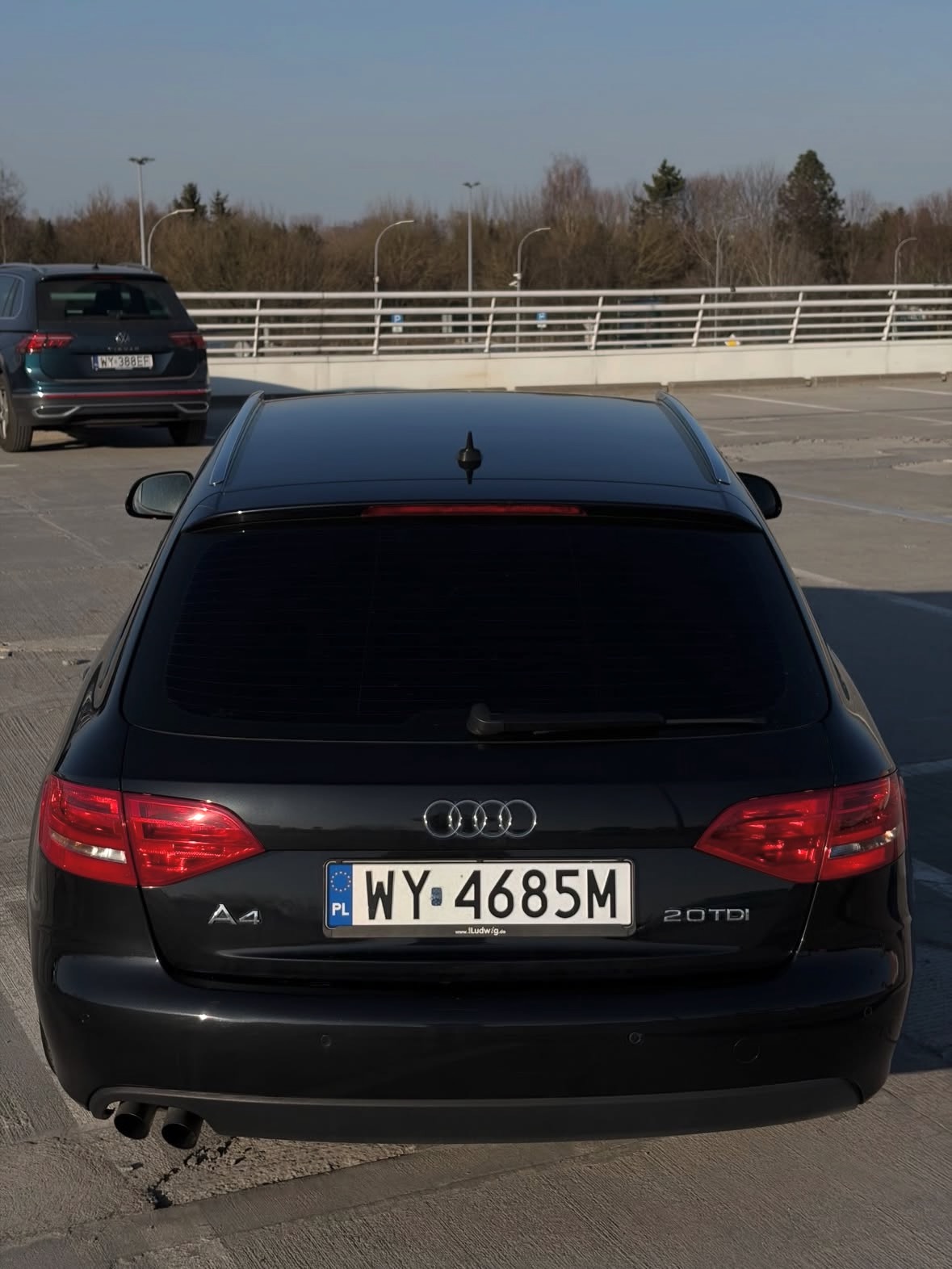 Купити Audi A4 2.0 дизель 2009 року чорного кольору в Варшаві