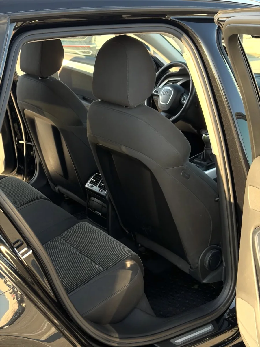 Купити Audi A4 2.0 дизель 2009 року чорного кольору в Варшаві