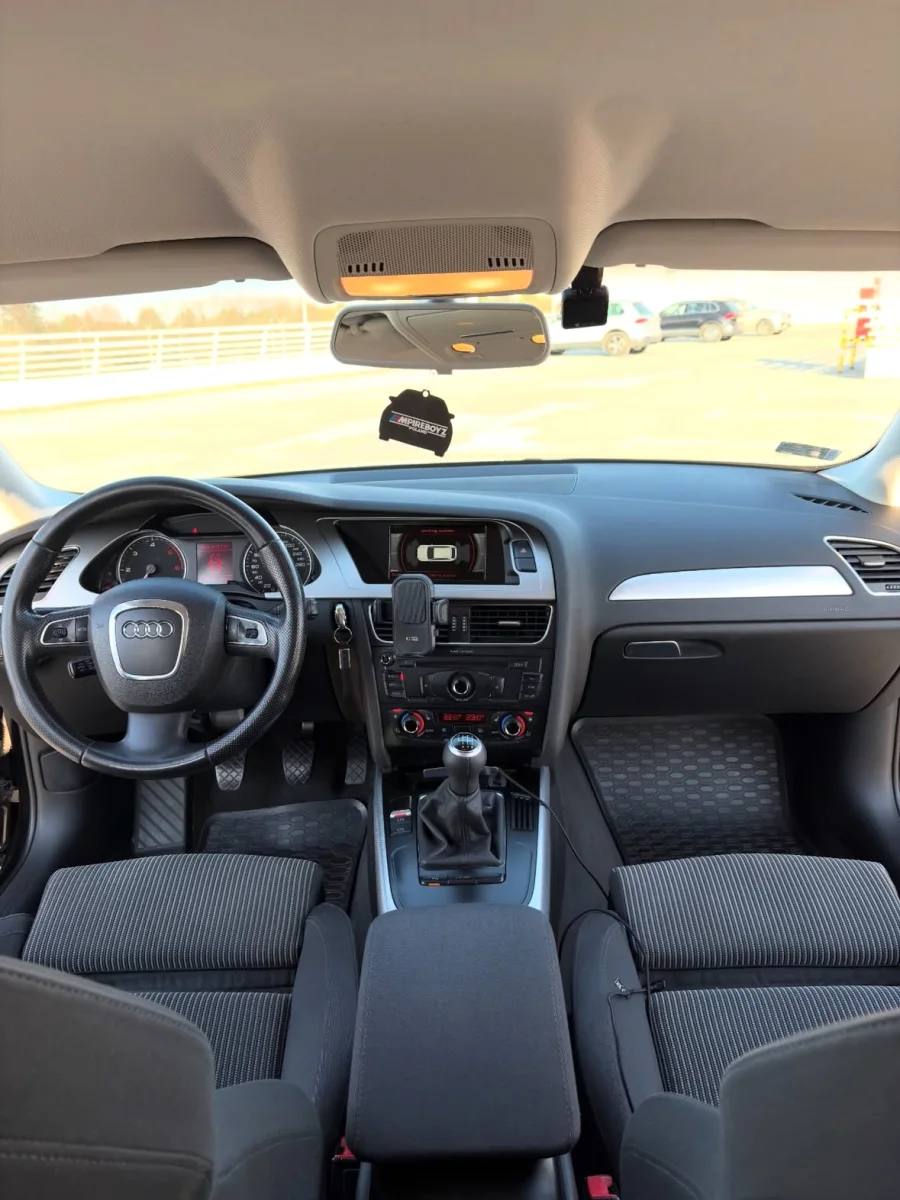 Купити Audi A4 2.0 дизель 2009 року чорного кольору в Варшаві