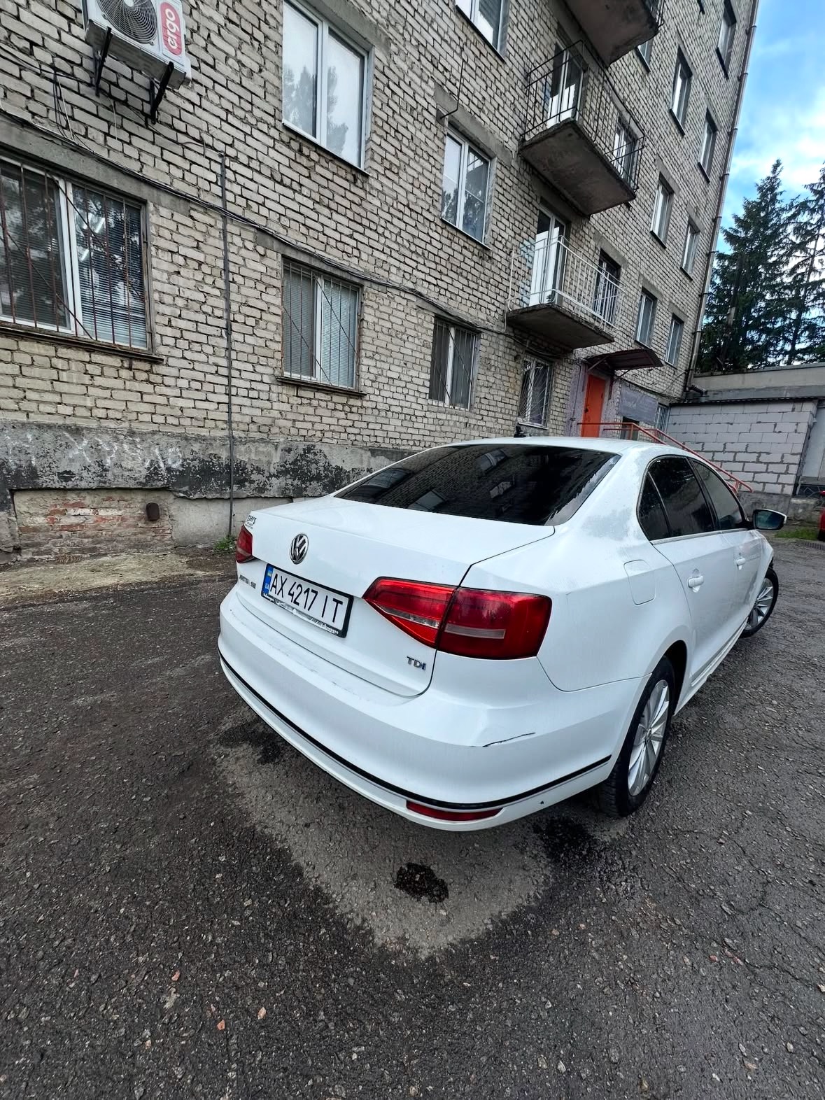Купити Volkswagen Jetta 2.0 дизель 2015 року білого кольору